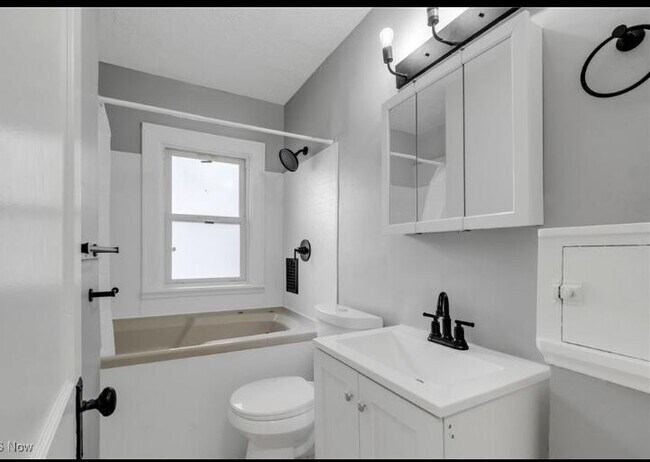 Building Photo - 3363 E 102nd St