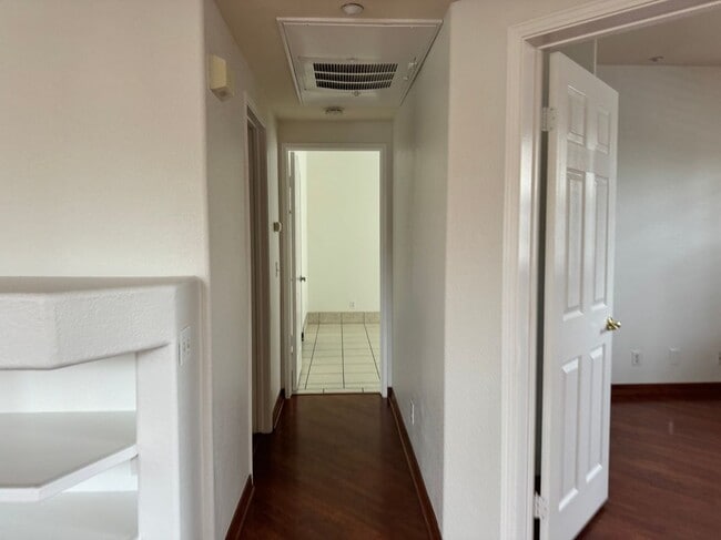 Building Photo - 606 Larkridge
