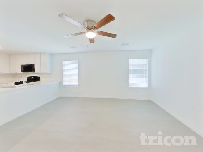 Foto del edificio - 806 Ginkgo Wy