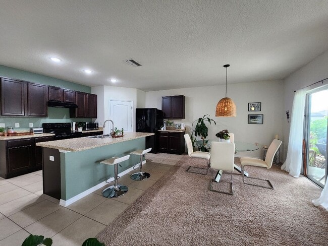 Building Photo - Beautifully 4-Bedroom, 2-Bath house in Lak...