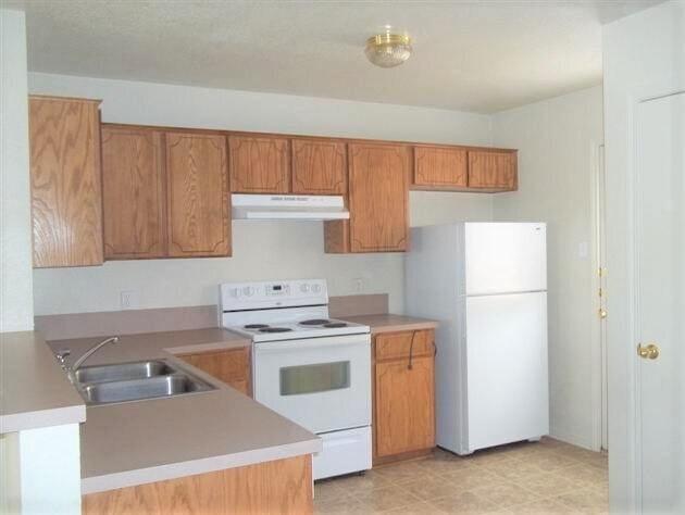 Building Photo - 4210 Primrose Dr