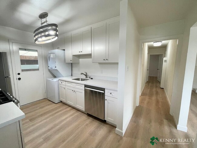 Foto del edificio - Completely Remodeled 3 Bedroom Home in Sou...