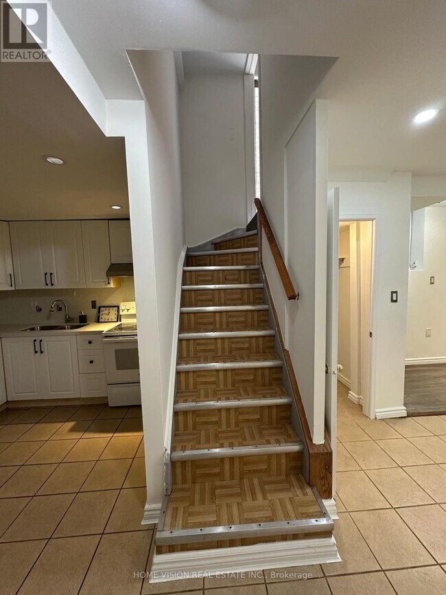 Building Photo - 17 Atira Ave