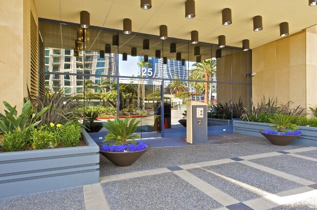 Building Photo - Ultimate Luxury Living: Fully Furnished Co...
