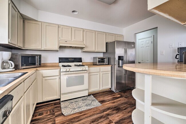 Foto del edificio - 5323 Taylor Rd