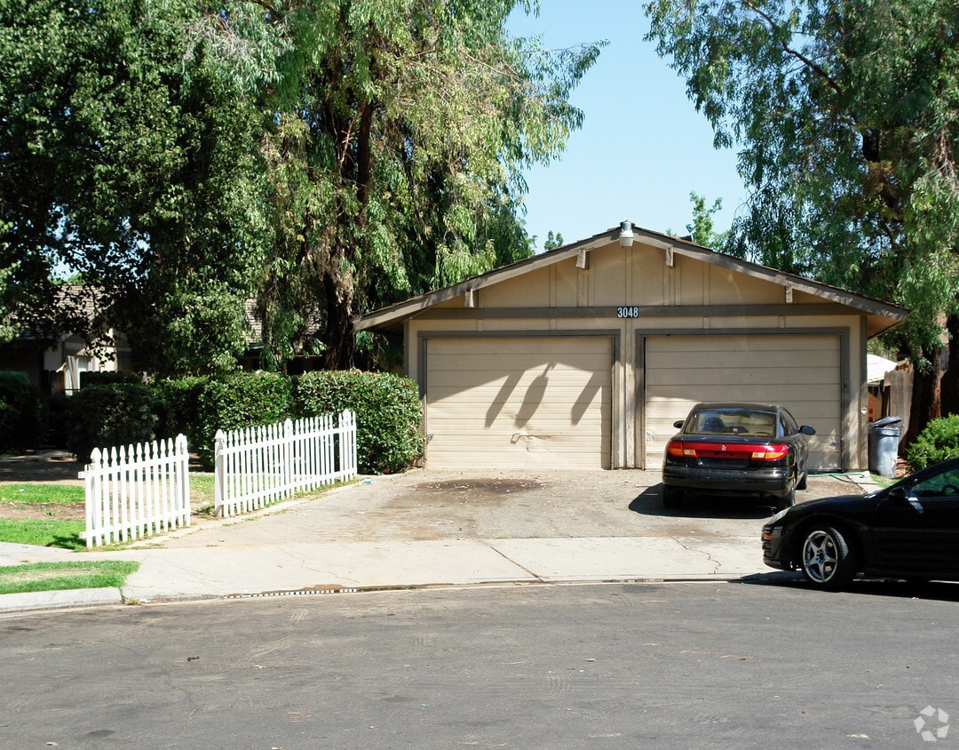 Primary Photo - 3048 W Saginaw Way