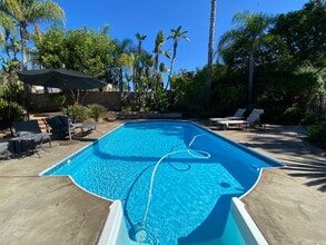 Building Photo - 1384 Woodview Ct