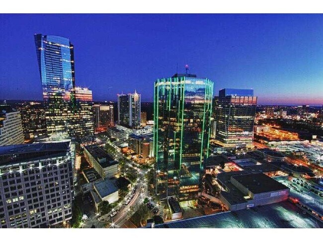 Foto del edificio - 3338 Peachtree St NE