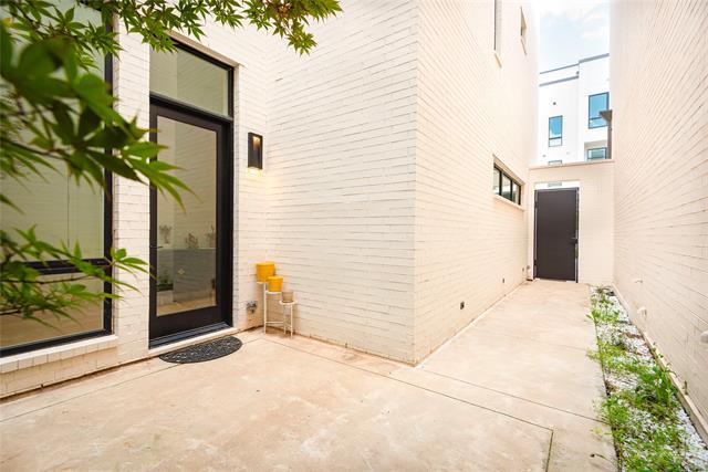 Building Photo - 610 N Oak Cliff Blvd
