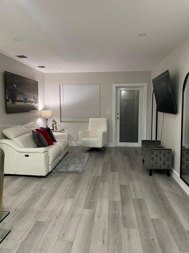 Building Photo - 434 Tamiami Blvd