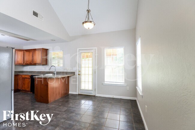 Foto del edificio - 640 Meriweather Dr