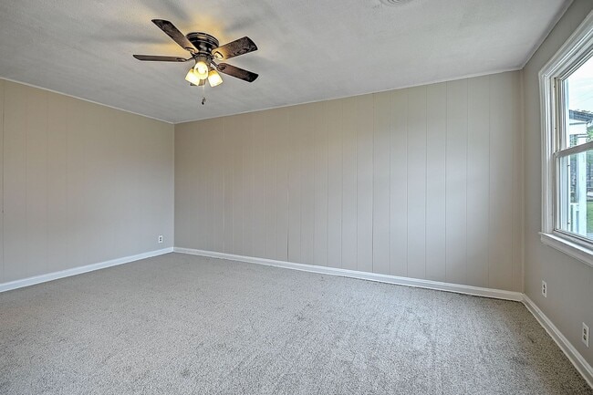 Building Photo - 607 Weaver Pike
