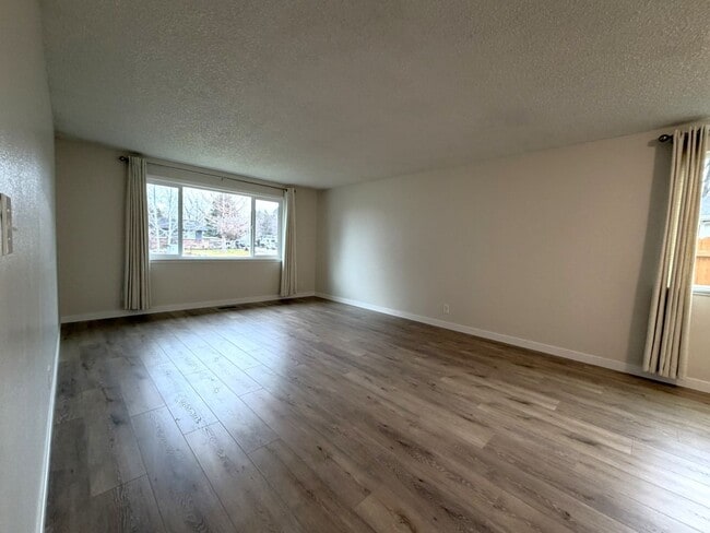 Building Photo - Beautiful 4 bed 2 bath home in Boise just off E Bergeson St