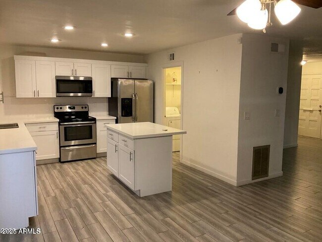 Foto del edificio - 2915 E Fairmount Ave