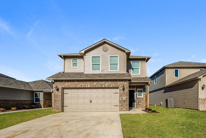 Foto principal - 3 Bedroom in Tucker Farms