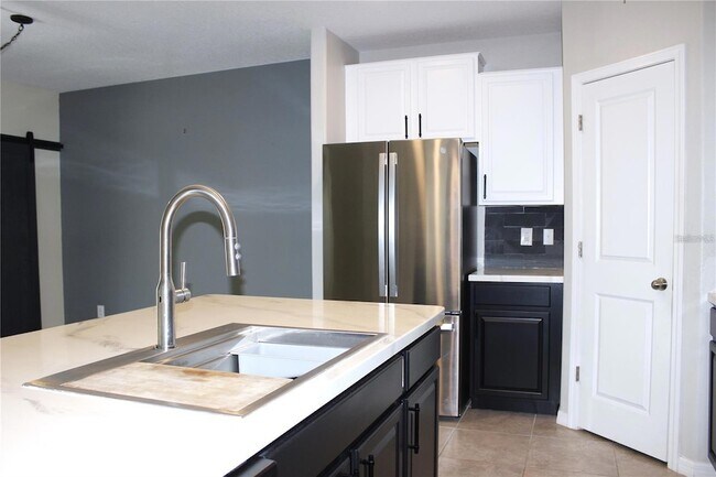 Foto del edificio - 17035 Peaceful Valley Dr