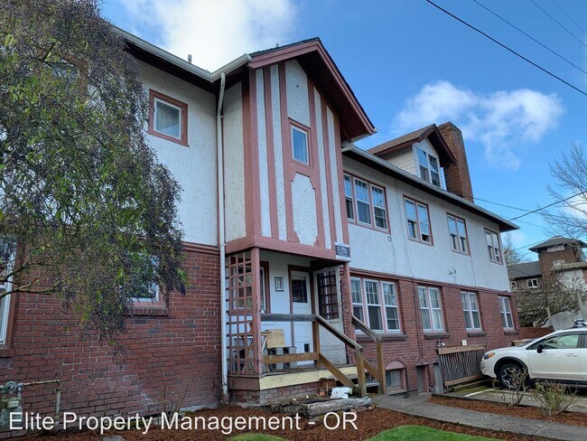 Building Photo - 146 NW 12th St
