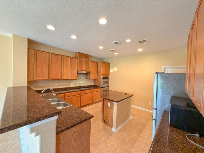 Foto del edificio - University Park - 5 bedrooms, 3-1/2 Baths