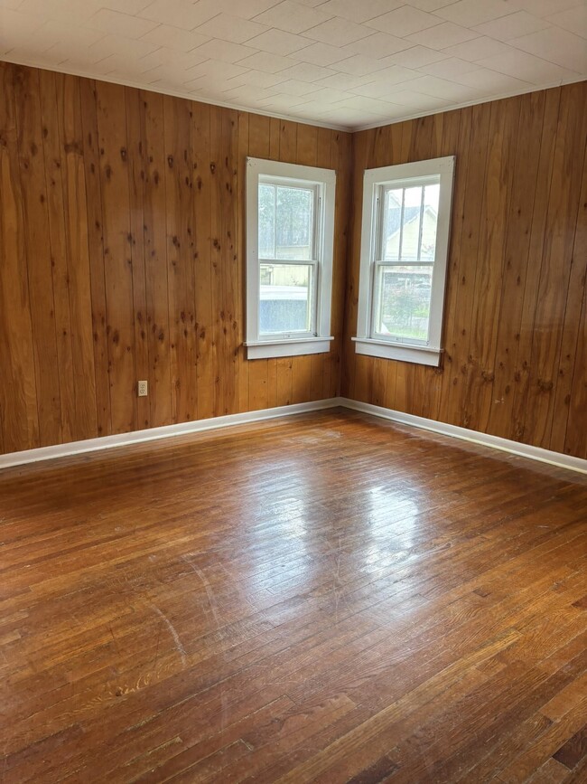 Building Photo - 131 Castille St