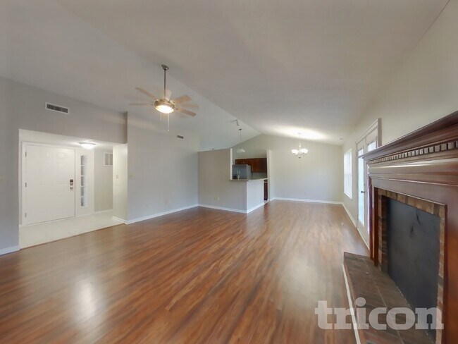 Foto del edificio - 6044 McClellan Ct