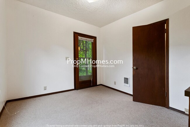 Building Photo - 1102 SE Umatilla St