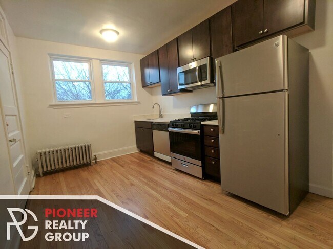 Foto del edificio - 2946 N Albany Ave