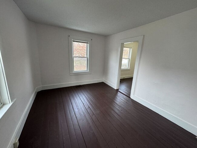 Building Photo - Cozy 2-Bedroom House with Heat Included  *...