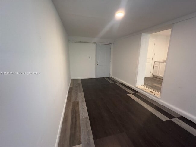 Building Photo - 225 NE 56th St