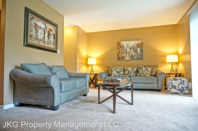 Building Photo - 1204 Willow Green Dr