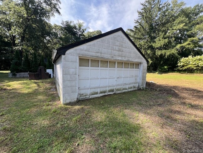 Building Photo - 166a Frost Pond Rd