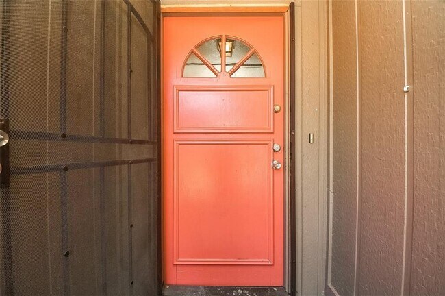 Foto del edificio - 3207 Honey Creek Dr