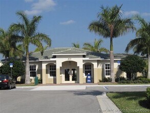 Building Photo - 1571 SE Hampshire Way
