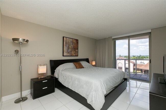Building Photo - 8855 Collins Ave