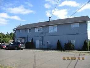 Building Photo - 626 Monroe St