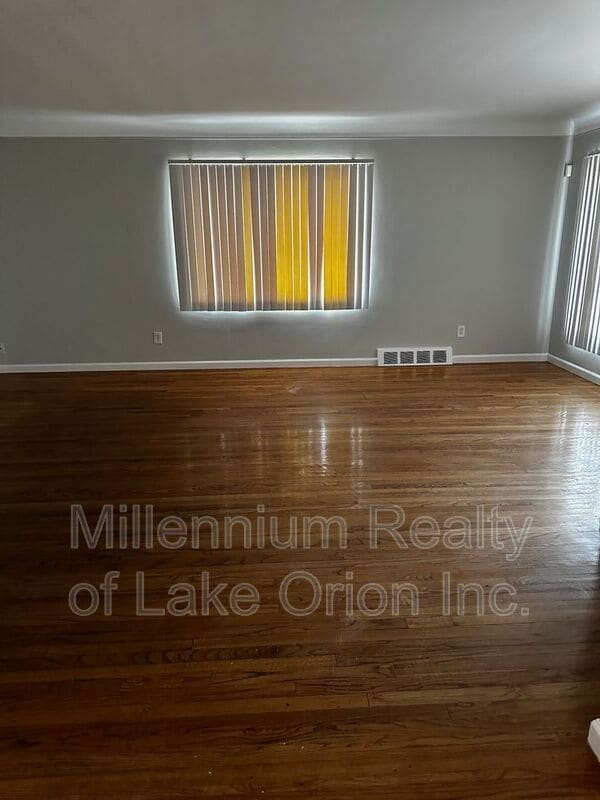 Foto del edificio - 8505 W Seven Mile Rd