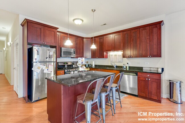 Building Photo - 1438 W Belmont Ave