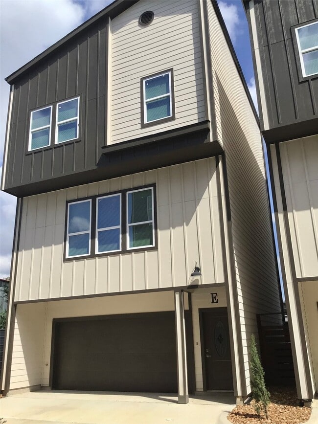 Building Photo - 2109 Marnel Rd