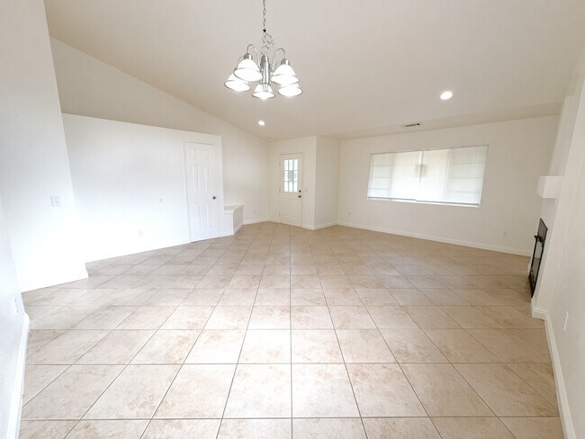 Foto del edificio - 13654 Opal Cir