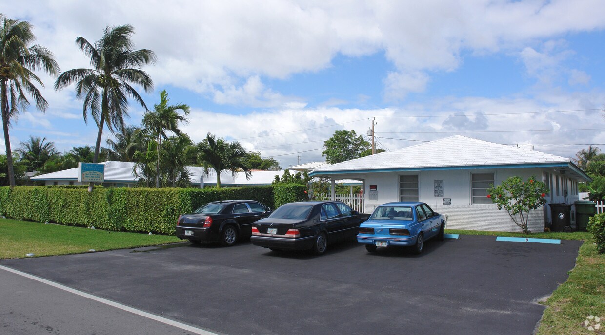 Building Photo - Beachside Villas