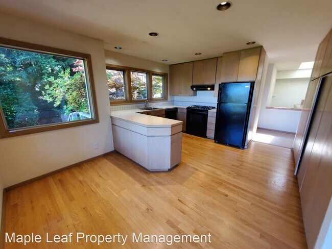 Foto del edificio - 3 br, 2.5 bath House - 10001 SE 25th St.