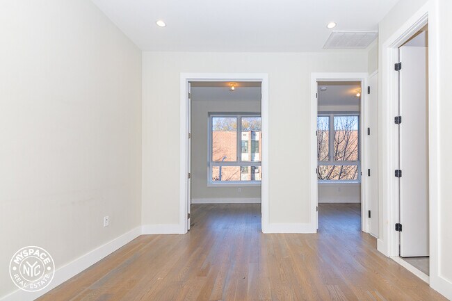 Building Photo - 492 Gates Ave