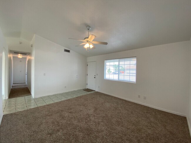Building Photo - Great 3 Bedroom Home in Golden Valley on Pavement!