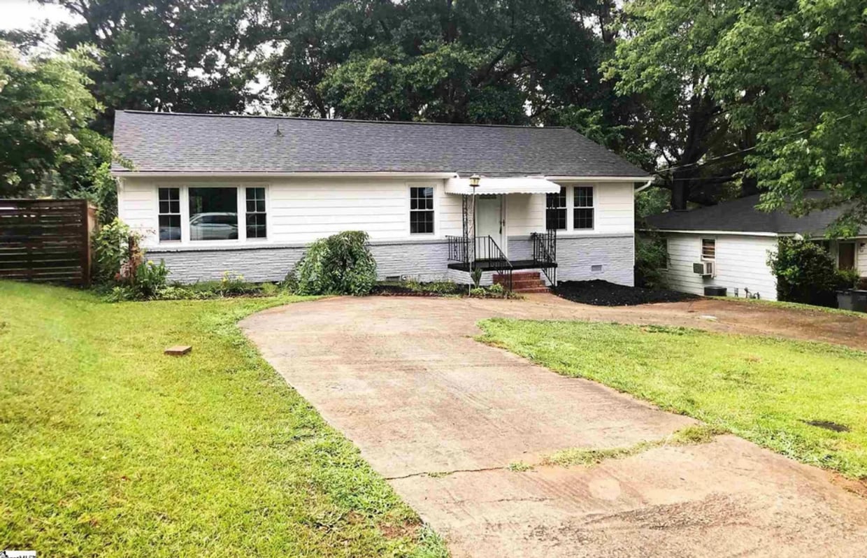 Cozy 3/2 Updated Home in Greenville Available Now! - Cozy 3/2 Updated Home in Greenville Available Now!