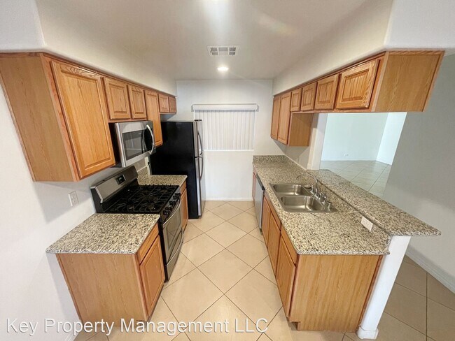 Building Photo - 2 br, 2 bath House - 3005 Saint George St A