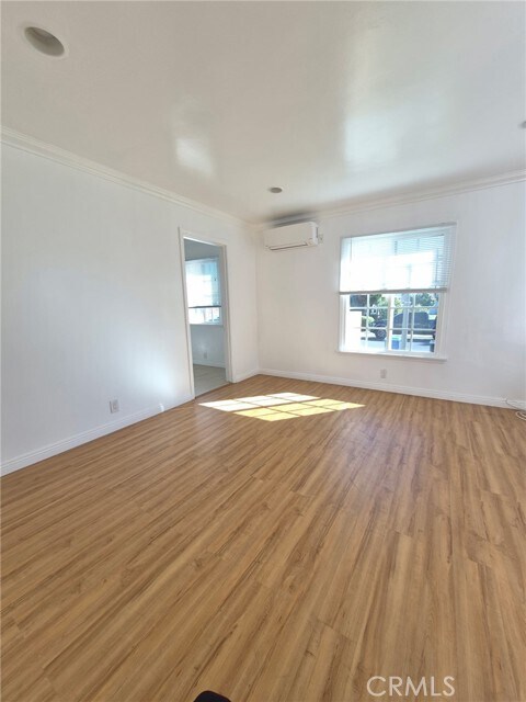 Foto del edificio - 8437 Lilienthal Ave