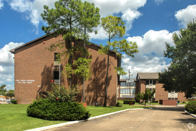 Building Photo - Fort Bend Gardens