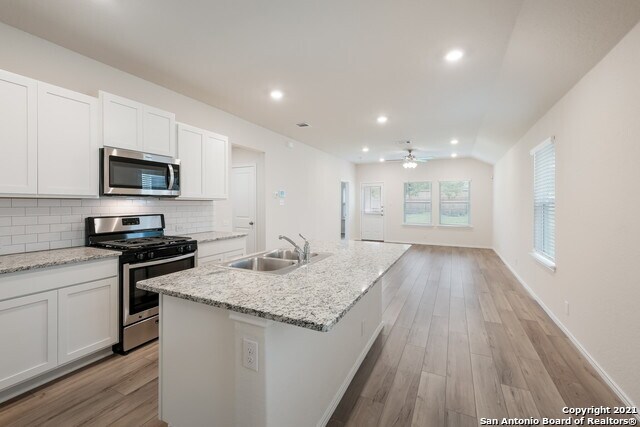 Foto del edificio - 4006 Claystone Canyon