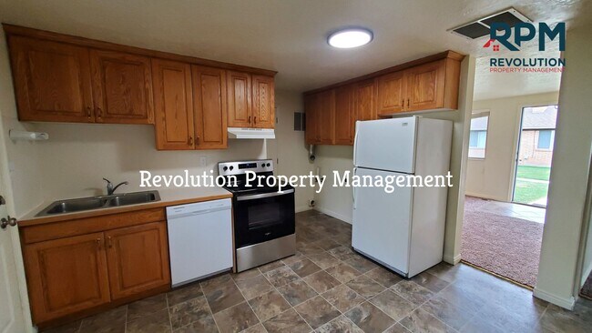 Building Photo - 607-607 E 350 N