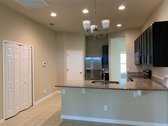 Foto del edificio - Bay Meadows Lakes Gated Community!!!