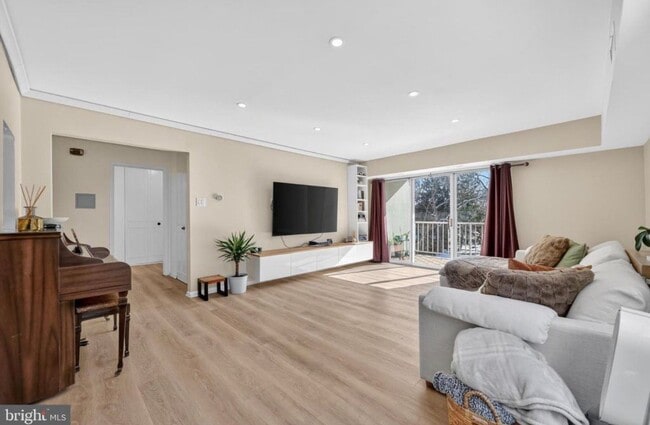 Building Photo - 419 Drummers Ln